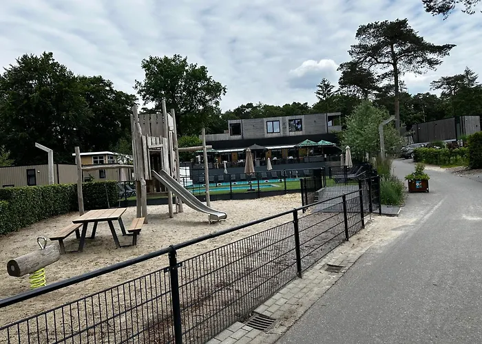 Ruim Op De Veluwe In Op Recreatiepark Topparken Met Vrije Tuin En Eigen Parkeerplaats Beekbergen
